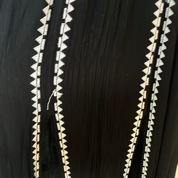 Black embroidered maxi dress - Picture 4 of 6